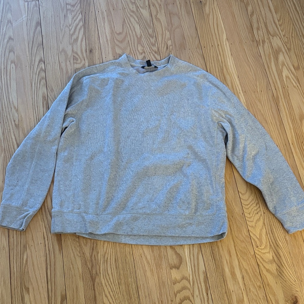 Banana Republic Men's Light Gray Lightweight Crewneck Sweater. Adult L